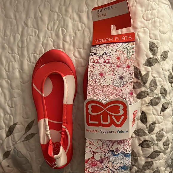 1/$10 or 2/$15 LUV DREAM FLATS Large Lunar Dot Red Euro size 31 (13-13.5) - Picture 2 of 5